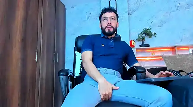 Snapshot of bruno_woods chatting on March 2025 01:37:02 PM bruno woods online show from March 2025 01:37:02 PM