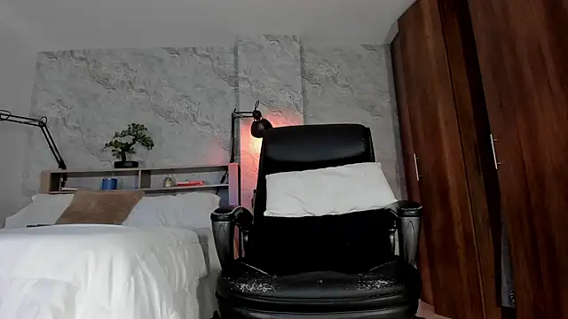 Snapshot of bruno_woods chatting on October 2025 07:23:01 PM bruno woods online show from October 2025 07:23:01 PM