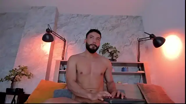 Snapshot of bruno_woods chatting on December 2025 01:33:01 AM bruno woods online show from December 2025 01:33:01 AM