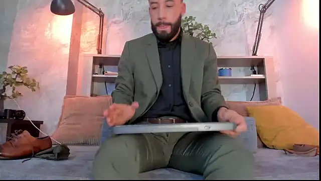 Snapshot of bruno_woods chatting on December 2025 04:22:01 PM bruno woods online show from December 2025 04:22:01 PM