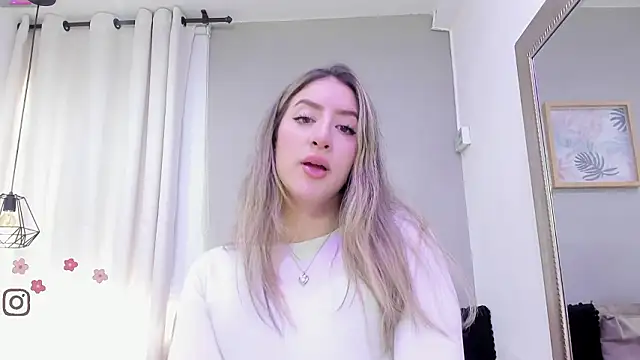 Snapshot of _AlejaCruz_ chatting on February 2026 07:22:01 PM AlejaCruz online show from February 2026 07:22:01 PM