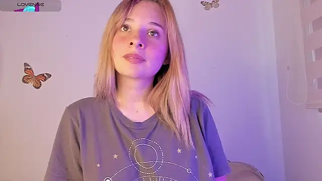 Snapshot of Sophy_Bunny chatting on December 2024 09:04:02 PM Sophy Bunny online show from December 2024 09:04:02 PM