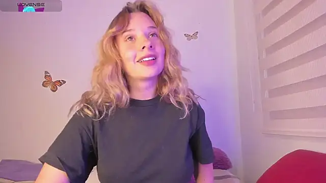 Snapshot of Sophy_Bunny chatting on January 2025 09:58:02 PM Sophy Bunny online show from January 2025 09:58:02 PM