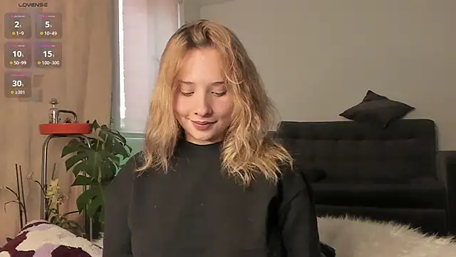 Snapshot of Sophy_Bunny chatting on January 2025 09:59:01 PM Sophy Bunny online show from January 2025 09:59:01 PM