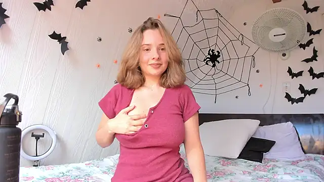 Snapshot of Sophy_Bunny chatting on October 2025 08:54:02 PM Sophy Bunny online show from October 2025 08:54:02 PM