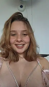 Snapshot of Sophy_Bunny chatting on December 2025 04:16:01 PM Sophy Bunny online show from December 2025 04:16:01 PM