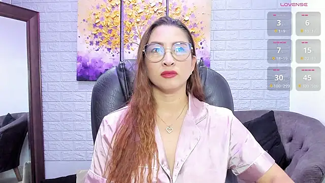 Snapshot of _LaraMom_ chatting on March 2026 09:31:02 PM LaraMom online show from March 2026 09:31:02 PM