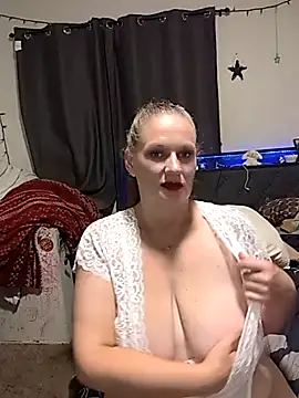 Snapshot of ChileVerde12 chatting on April 2026 05:13:01 AM ChileVerde12 online show from April 2026 05:13:01 AM