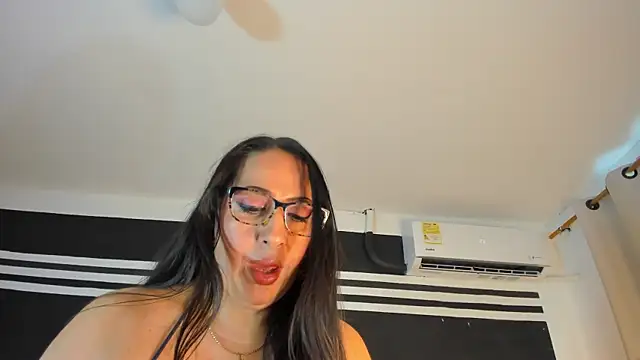 MayraVegas online show from January 2025 01:20:01 PM