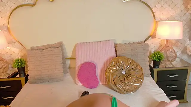 MayraVegas online show from February 2026 02:05:01 PM