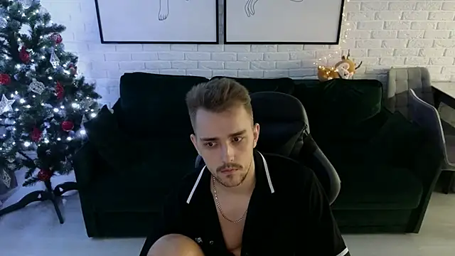 Larstar01 online show from December 2024 03:37:02 AM