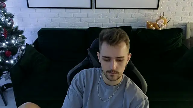 Larstar01 online show from December 2024 03:58:01 AM