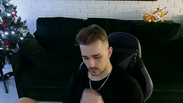 Larstar01 online show from December 2024 05:40:02 AM