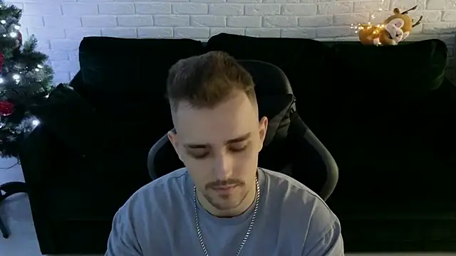 Larstar01 online show from December 2024 05:07:02 PM