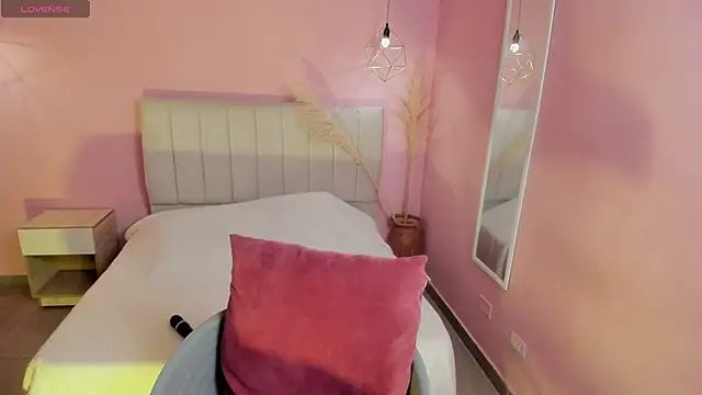 tiffani  love online show from January 2025 12:30:02 PM