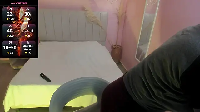 tiffani  love online show from January 2025 12:36:02 PM