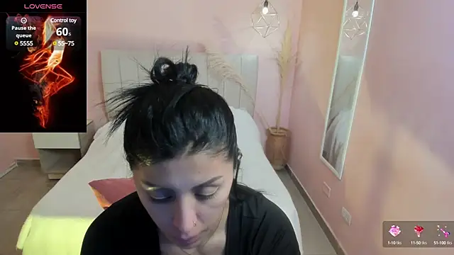 tiffani  love online show from January 2025 01:32:02 PM