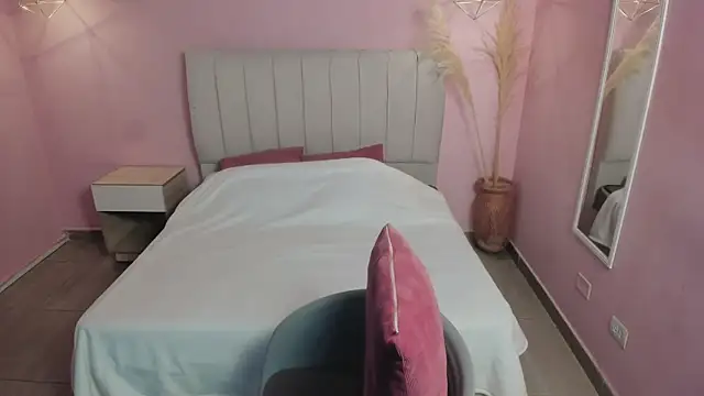 tiffani  love online show from January 2025 12:31:02 PM