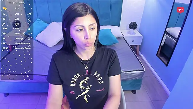 tiffani  love online show from February 2025 12:03:02 PM