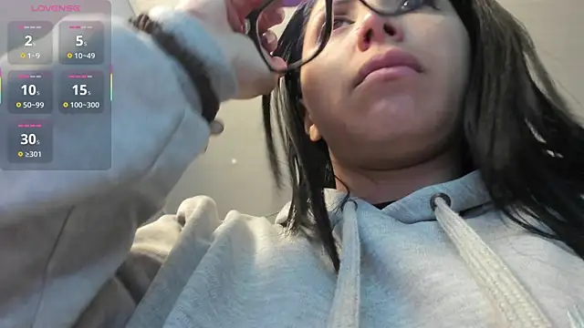 tiffani  love online show from March 2025 12:41:02 PM