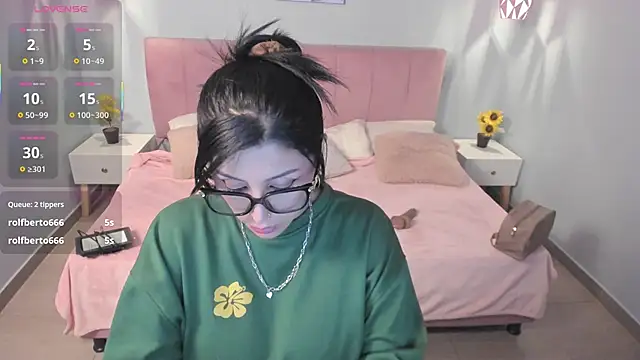 tiffani  love online show from March 2025 06:03:02 PM