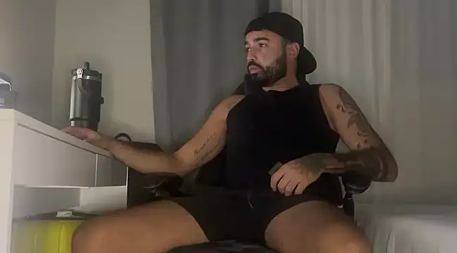 Snapshot of MiloCtc chatting on February 2025 03:07:02 AM MiloCtc online show from February 2025 03:07:02 AM