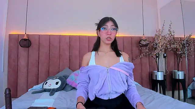 Snapshot of MarianaBranzz chatting on December 2024 01:05:02 PM MarianaBranzz online show from December 2024 01:05:02 PM