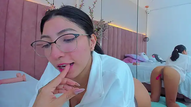 Snapshot of MarianaBranzz chatting on February 2025 07:17:02 PM MarianaBranzz online show from February 2025 07:17:02 PM