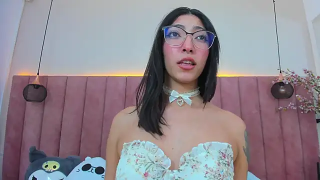 Snapshot of MarianaBranzz chatting on February 2025 04:10:02 PM MarianaBranzz online show from February 2025 04:10:02 PM