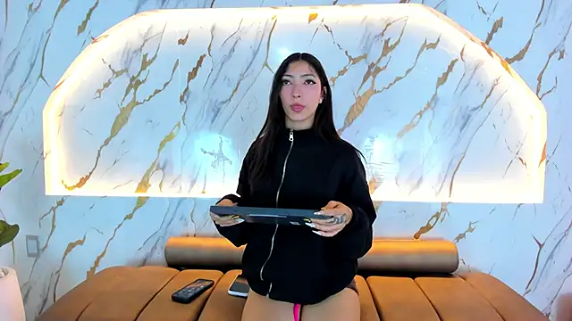 MarianaBranzz online show from January 2026 11:18:01 PM