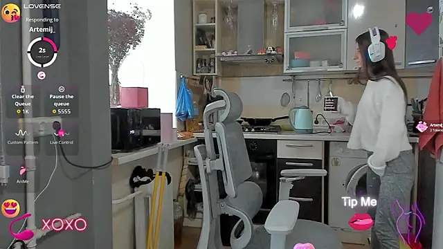 Snapshot of _Nika_Kik chatting on October 2025 07:50:01 AM Nika Kik online show from October 2025 07:50:01 AM