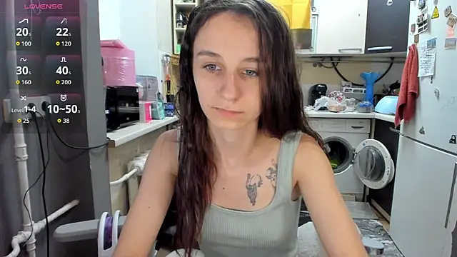 Snapshot of _Nika_Kik chatting on June 2026 04:44:01 PM Nika Kik online show from June 2026 04:44:01 PM