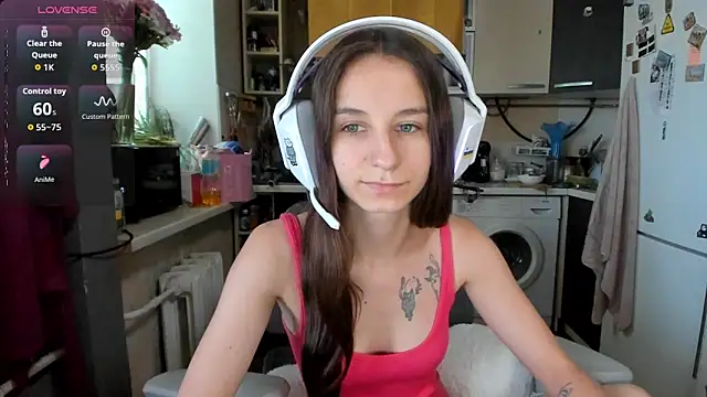 Snapshot of _Nika_Kik chatting on June 2026 01:43:01 PM Nika Kik online show from June 2026 01:43:01 PM