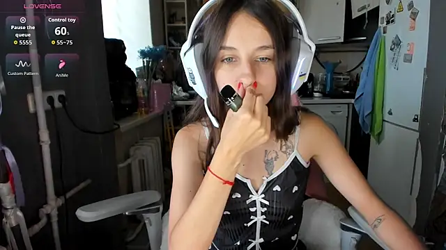 Snapshot of _Nika_Kik chatting on July 2026 10:18:02 AM Nika Kik online show from July 2026 10:18:02 AM
