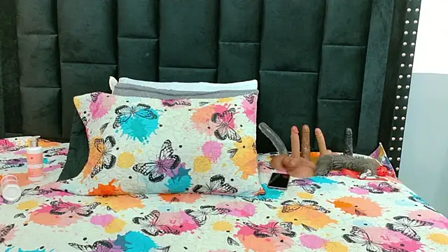 Snapshot of kinkyhousewifee chatting on February 2026 12:19:01 PM kinkyhousewifee online show from February 2026 12:19:01 PM