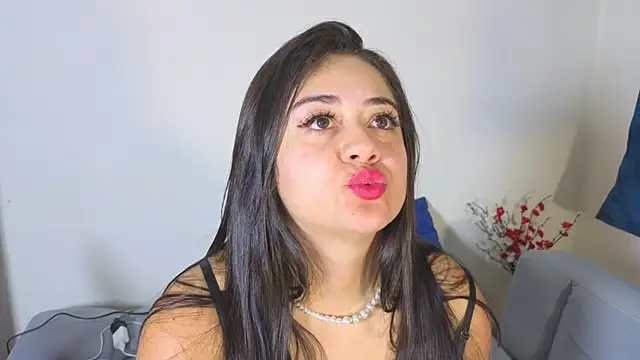 nahomi sweett online show from April 2026 02:03:02 PM