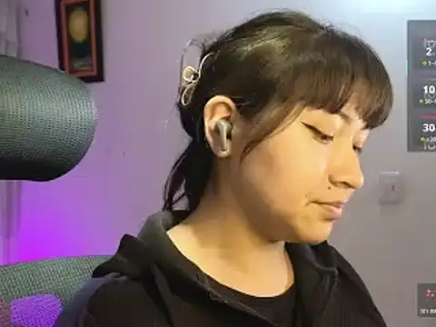 Caroll Luna online show from October 2025 03:54:02 AM