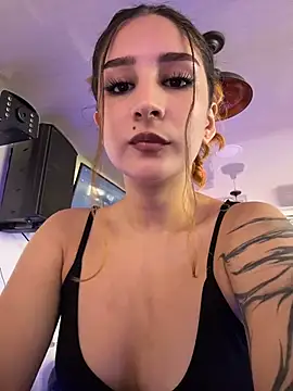Snapshot of Mon_Cherry chatting on April 2026 02:02:01 AM Mon Cherry online show from April 2026 02:02:01 AM