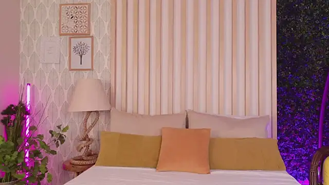 LunaWills  online show from November 2025 06:01:01 AM