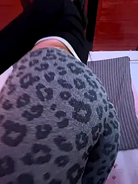 Snapshot of CieloTaylor chatting on November 2025 11:27:01 PM CieloTaylor online show from November 2025 11:27:01 PM