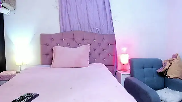 Latinabombsheell online show from April 2026 06:17:01 AM