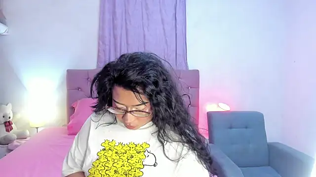 Latinabombsheell online show from July 2026 06:24:02 PM