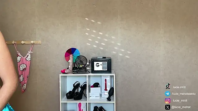 lucie mehott online show from September 2025 07:10:02 AM