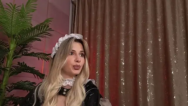 Snapshot of Elliblue chatting on October 2025 10:33:02 PM Elliblue online show from October 2025 10:33:02 PM