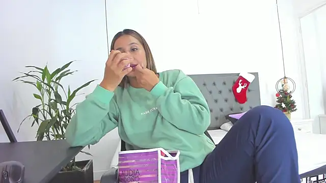 Alana Suares1 online show from December 2024 10:41:02 PM