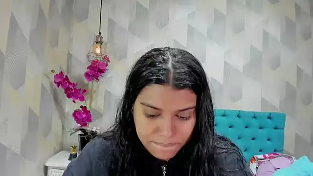 LindaBreeS online show from October 2025 01:43:02 PM