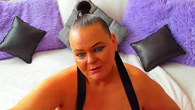 MilanaBiegert online show from October 2025 08:20:01 AM