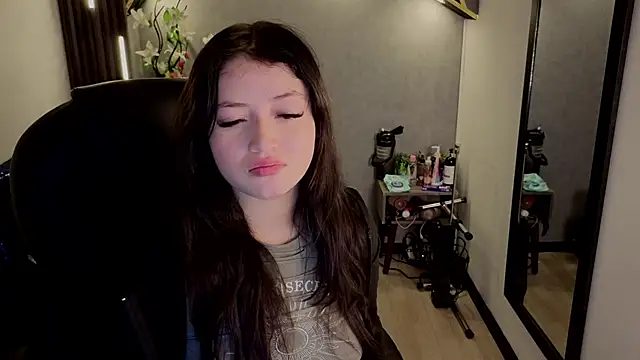 Snapshot of almma_shy chatting on September 2025 03:45:01 PM almma shy online show from September 2025 03:45:01 PM