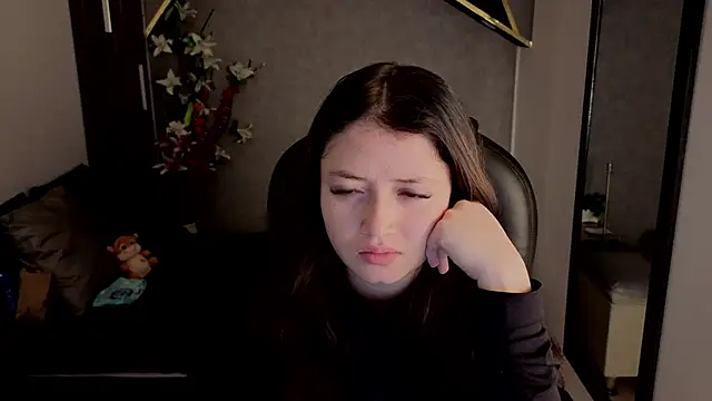 Snapshot of almma_shy chatting on September 2025 01:33:01 PM almma shy online show from September 2025 01:33:01 PM