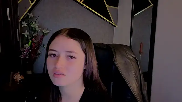 Snapshot of almma_shy chatting on October 2025 03:32:01 PM almma shy online show from October 2025 03:32:01 PM